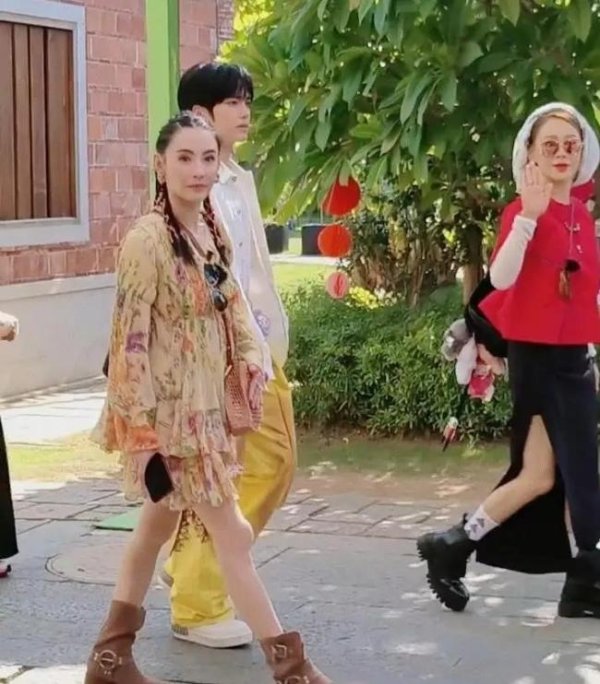 同花配 张柏芝戴了泉州非遗簪花 五位影后同框引轰动